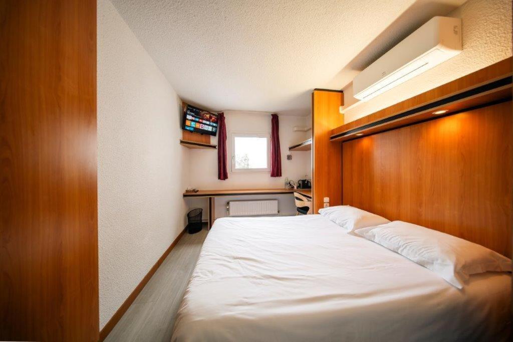 Brit Hotel La Bonne Etape Évreux Extérieur photo