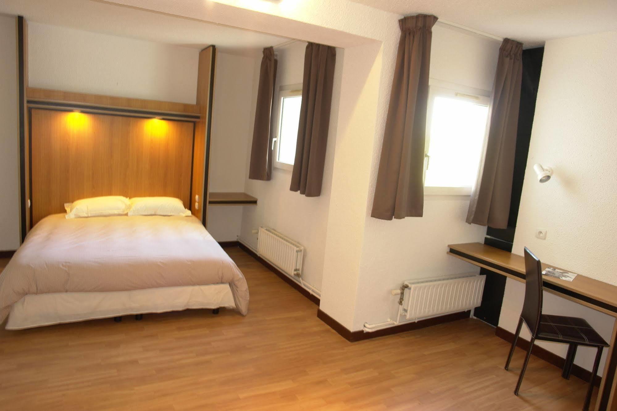 Brit Hotel La Bonne Etape Évreux Extérieur photo