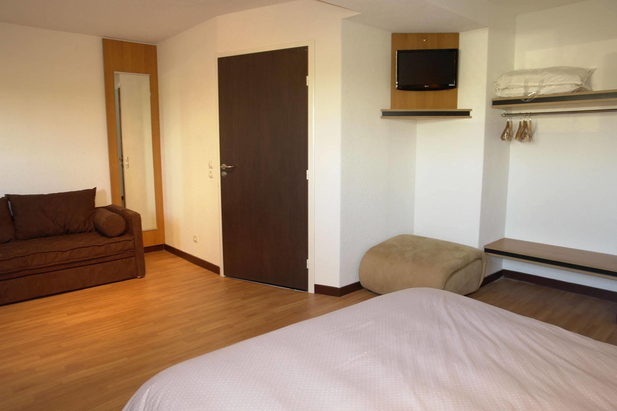 Brit Hotel La Bonne Etape Évreux Extérieur photo